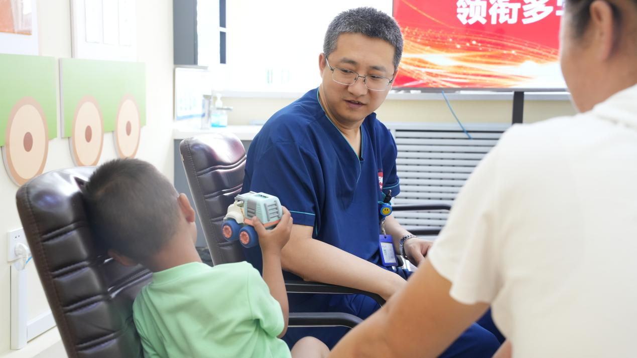 【学术交流进行时】北京大咖俄红君教授亲诊!诊室外排起长龙，内蒙、吉林家长千里奔赴只为她!