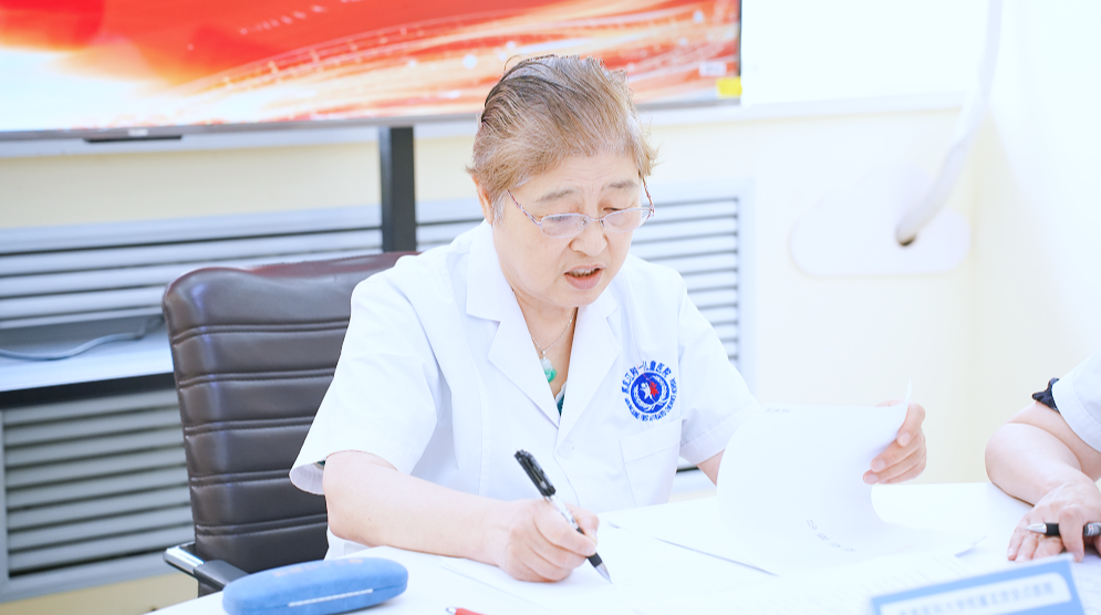 首都医科大学附属北京安贞医院俄红君教授莅临我院，跨省家长组团求诊，为儿童健康护航!
