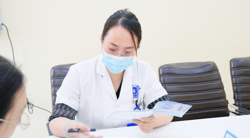 【学术交流进行时】我院特邀首都医科大学附属北京安定医院贾军朴教授来院学术交流，助力儿童健康!